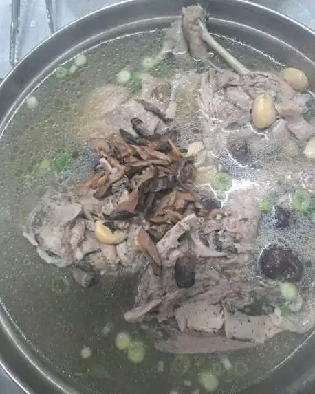 능이백숙의 모습