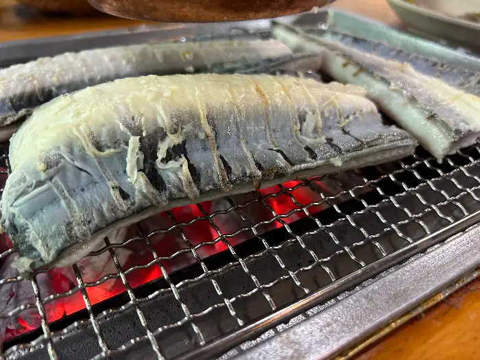 푸짐하게 차려진 장어구이 한상차림