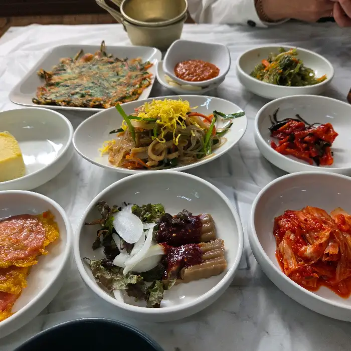 다양한 반찬 구성