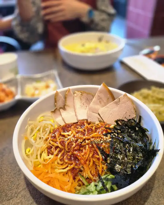 비빔국수와 돔베고기