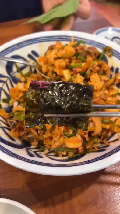 김으로 싼 꼬막 비빔밥