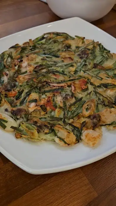 치즈가 듬뿍 올라간 파전