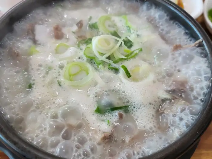 뽀얀 순대국 국물