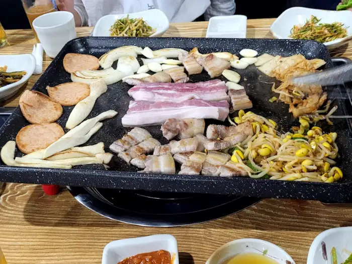 지리산 꺼먹돼지 갈비탕