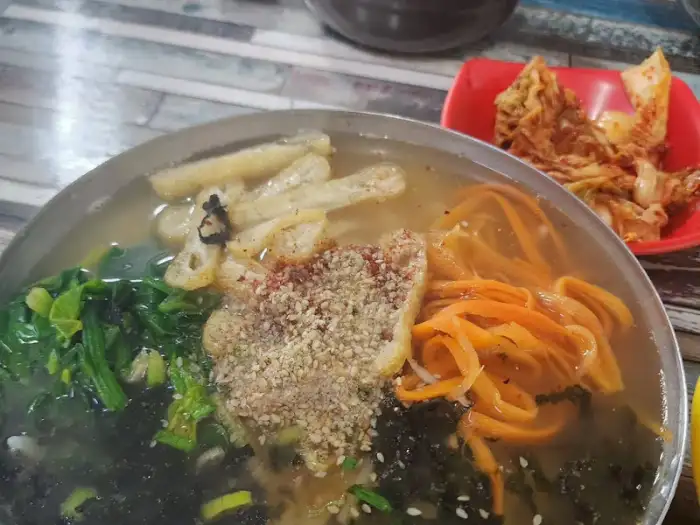 비빔칼국수와 함께 나온 김치