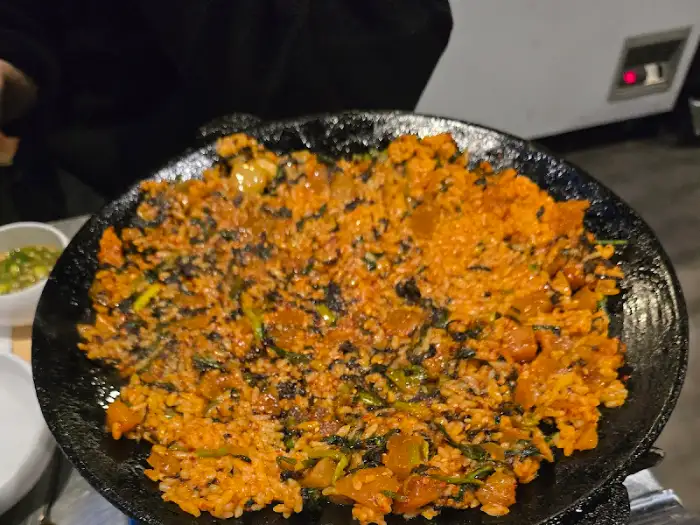 먹음직스러운 곱창 볶음밥