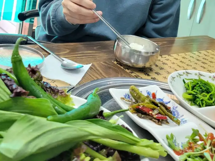 쌈 채소와 밥