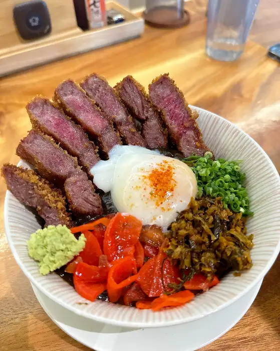 카레 덮밥의 클로즈업 사진