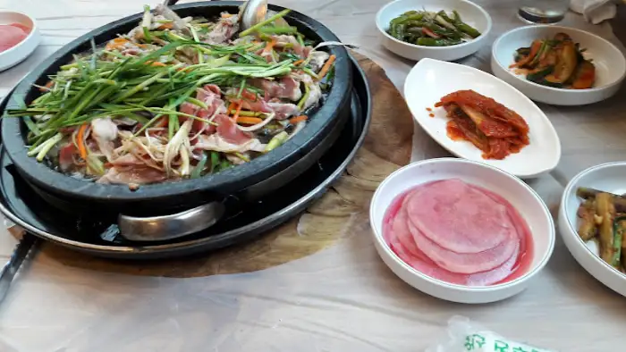 다양한 반찬과 함께 나온 식사