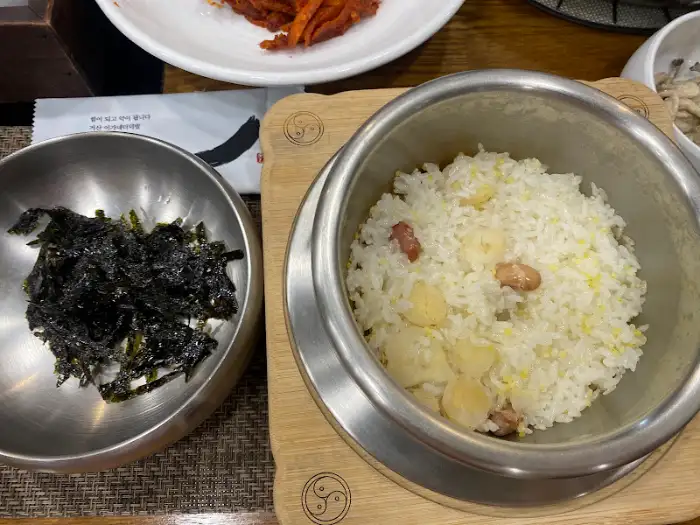 갓 지은 밥과 김