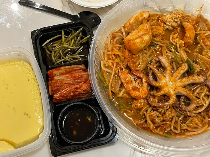 해물 짬뽕과 밑반찬