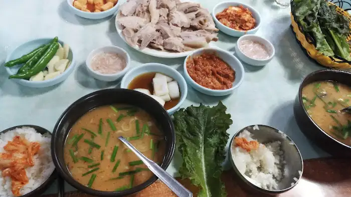 볶음밥과 곁들여 나오는 짬뽕 국물