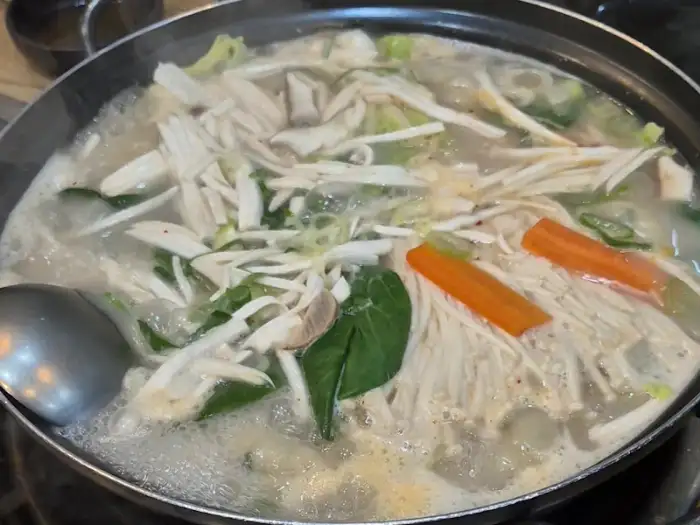 다양한 재료의 만두전골