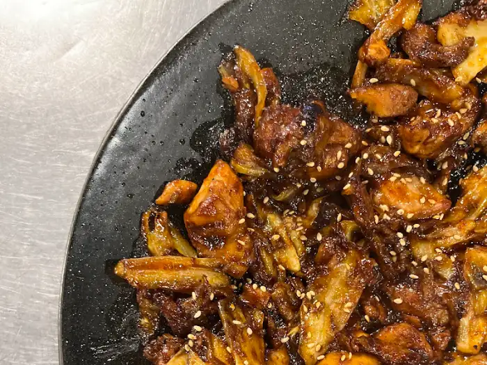 윤기 나는 닭갈비 근접 사진