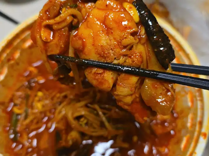 매콤달콤한 아귀찜 양념과 푸짐한 내용물