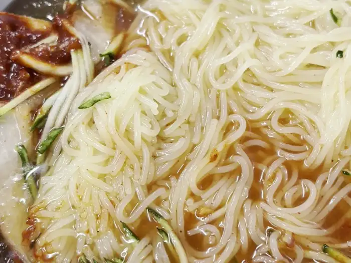 밀면 면발 상세 샷