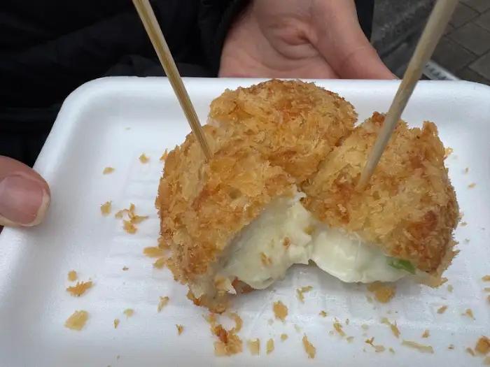 쭉 늘어나는 치즈 고로케
