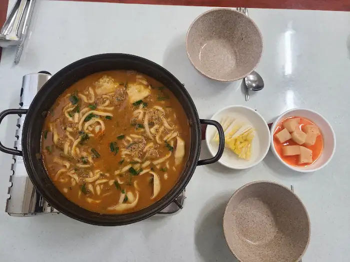 면발이 쫄깃한 추어탕 칼국수