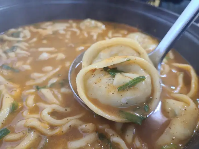 속이 꽉 찬 김치만두