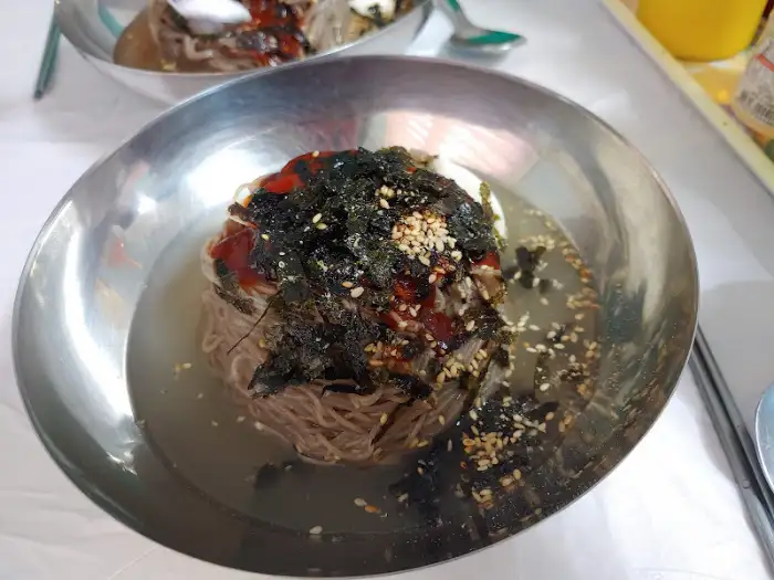 막국수 클로즈업 사진