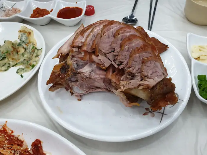잘 삶아진 보쌈 수육