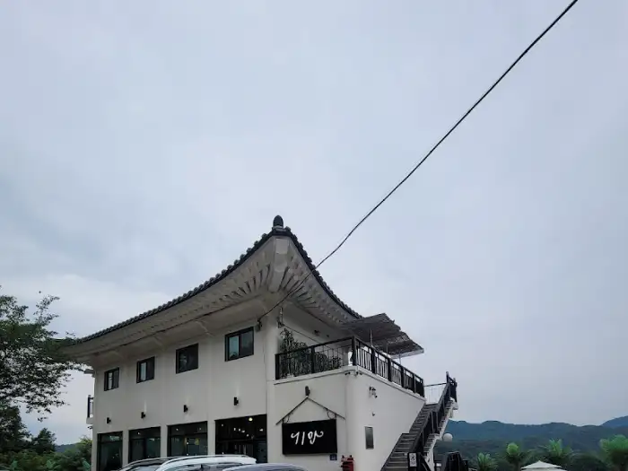 카페에서 바라본 대청호 전경