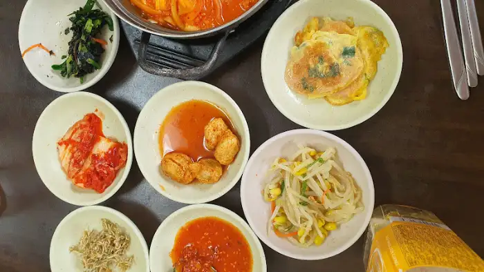 정갈하게 차려진 한상차림