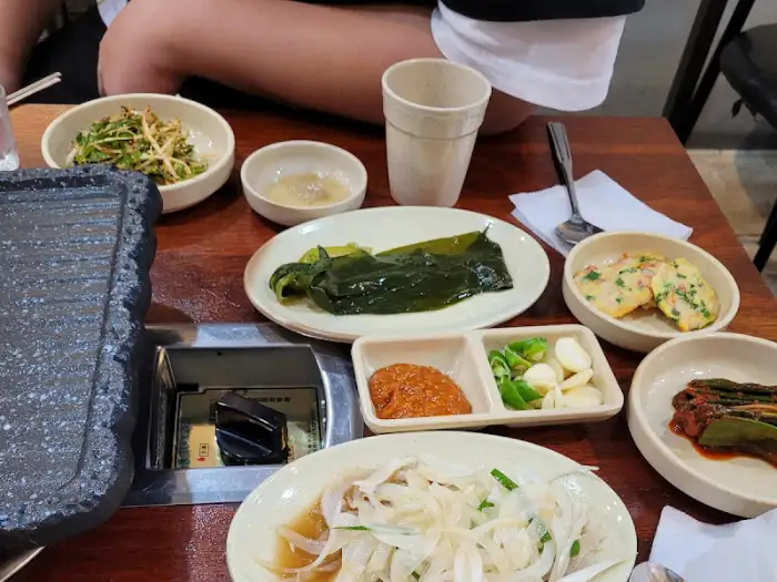 시골통돼지볶음 기본 반찬
