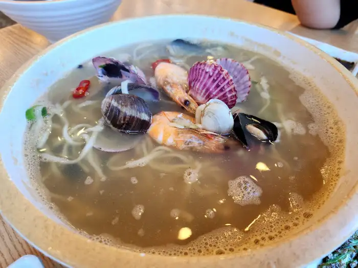 푸짐한 해물칼국수