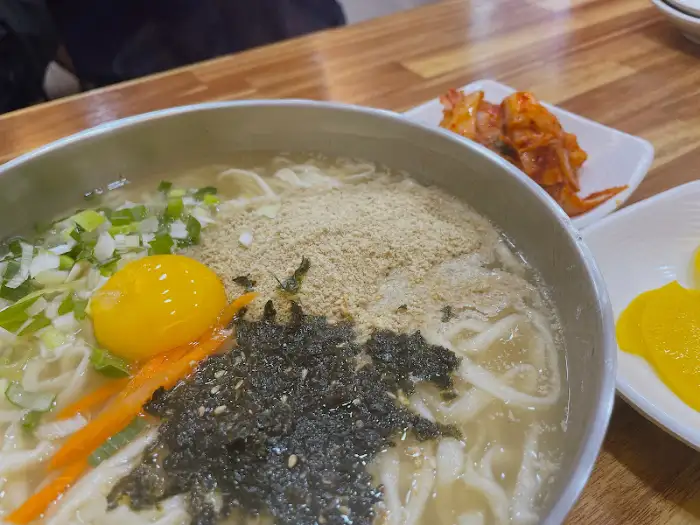 들깨칼국수 근접 사진