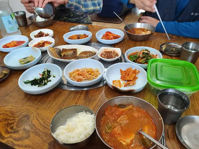 매장 내부 테이블 모습
