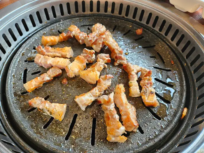 구워지고 있는 삼겹살