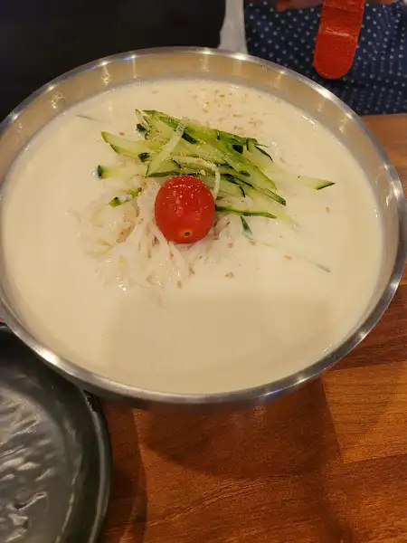 진하고 고소한 콩국수