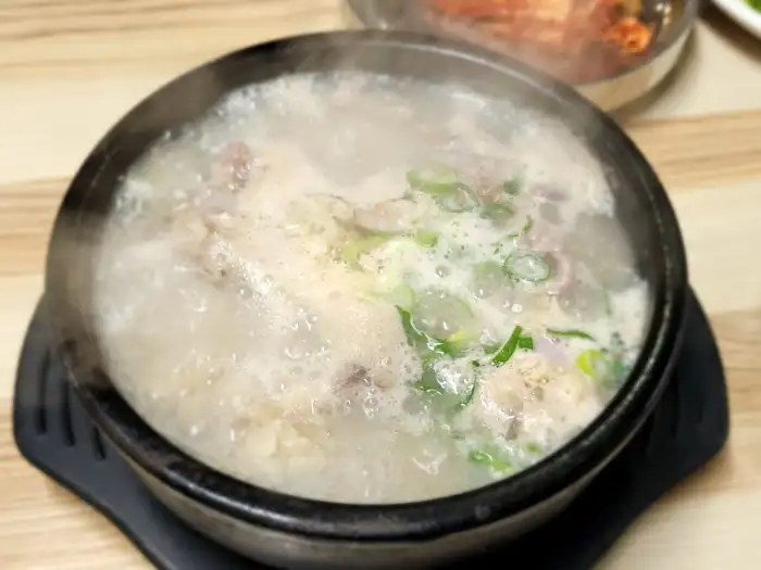 보글보글 끓는 순대국밥