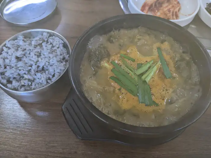 추어탕 뚝배기 클로즈업