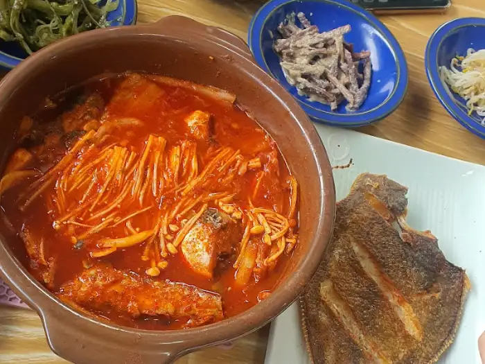 매콤한 양념의 갈치 조림