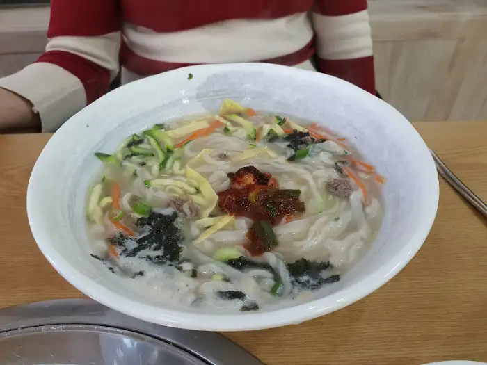 사골 칼국수 한 그릇