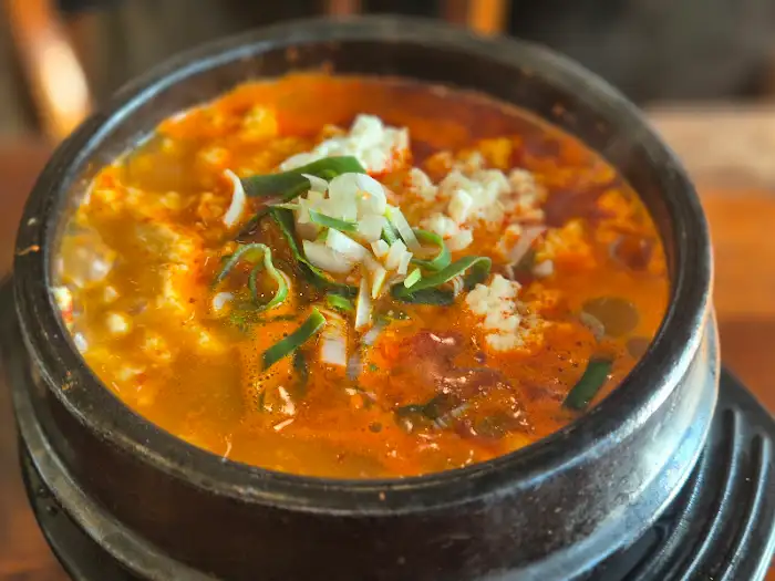 얼큰 조개 순두부