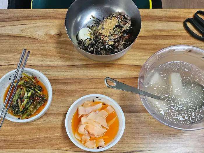 영광정메밀국수 본점 감자전과 반찬