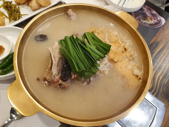 오리백숙 국물과 누룽지