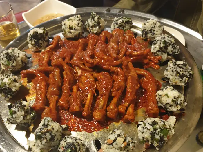 주먹밥과 함께 나온 닭발