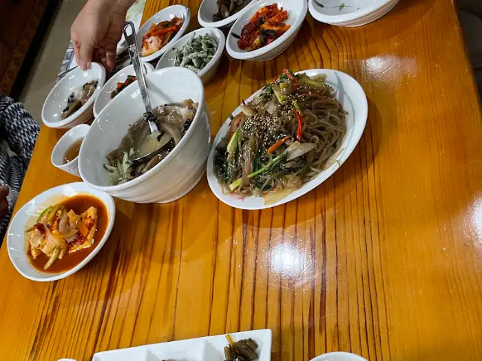 정갈하게 차려진 한상차림