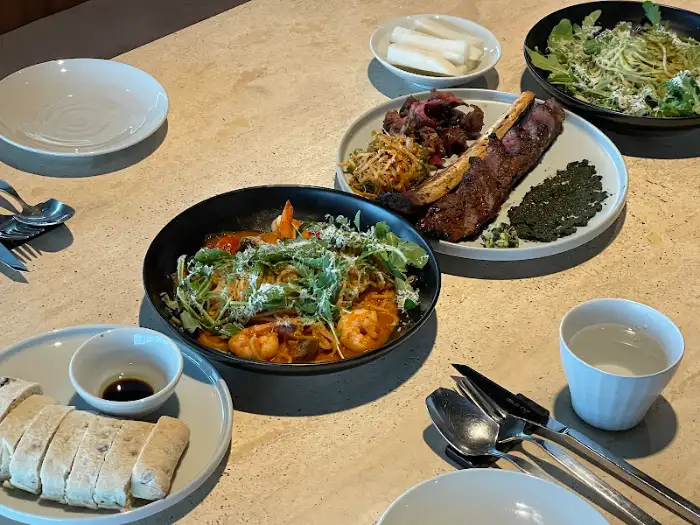 고반식당 거제고현점 스테이크와 샐러드
