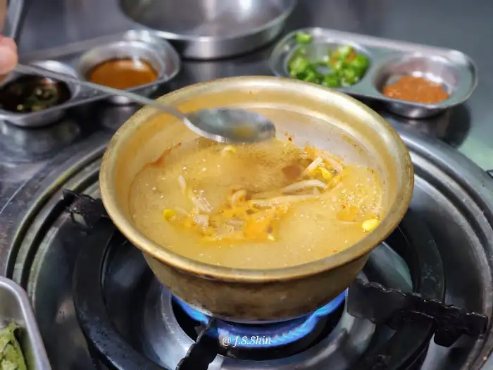 끓고 있는 곱창전골
