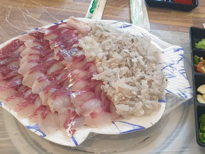 깔끔하게 플레이팅된 회