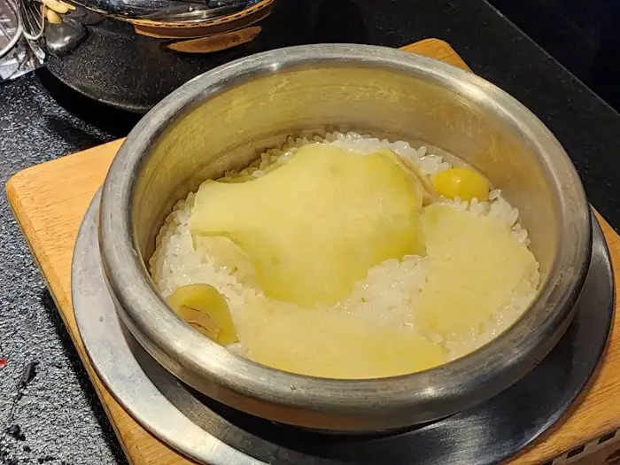 뚝배기에 담긴 밥