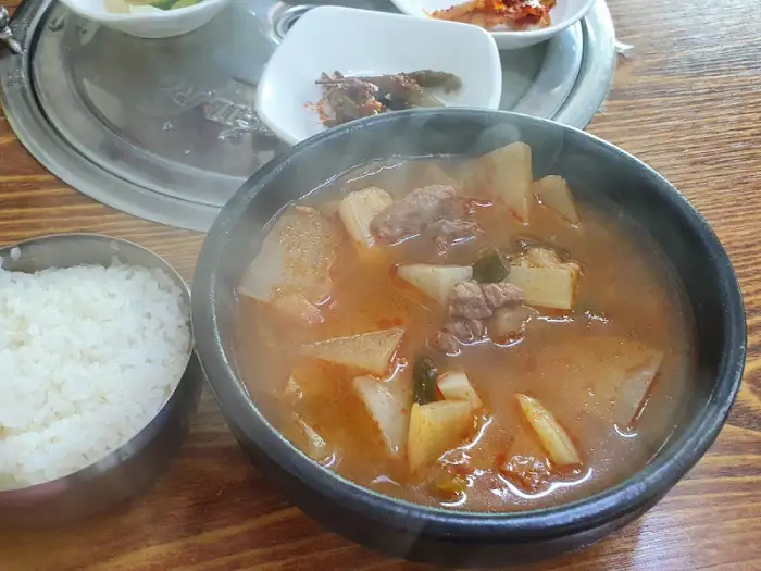 장수하늘소의 소고기 국밥과 밥