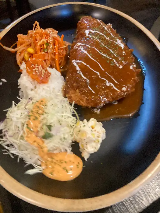 얼큰한 국물과 푸짐한 해물이 돋보이는 무공불맛짬뽕