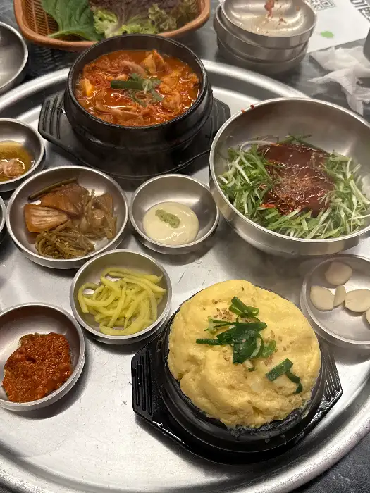 된장찌개와 식사 메뉴