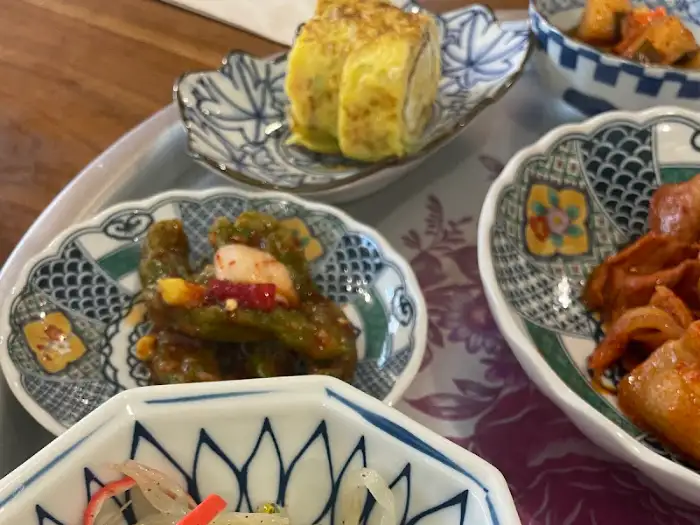 정갈한 밑반찬과 계란말이